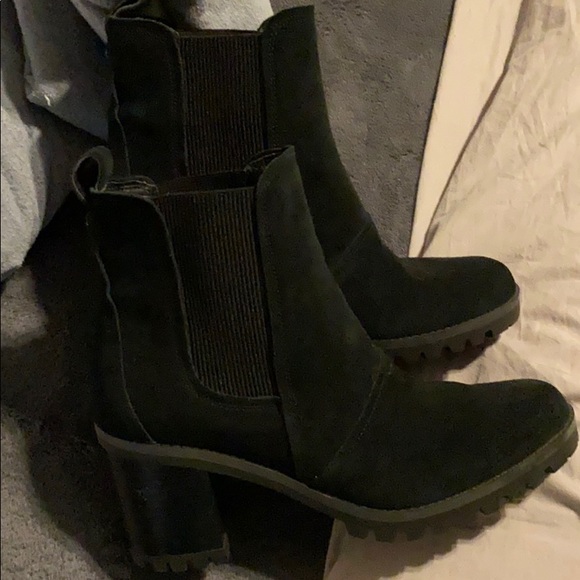 Suede UGG boots - Picture 10 of 10